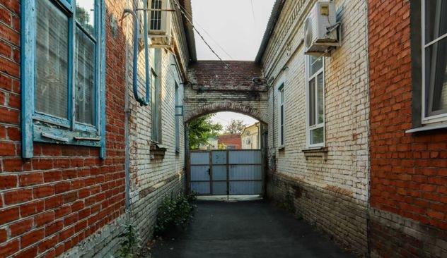 Продажа 2-комнатной квартиры, Краснодар, улица Горького,  57