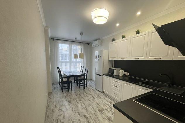 Продажа 1-комнатной квартиры, Краснодар, Красная улица,  176/4