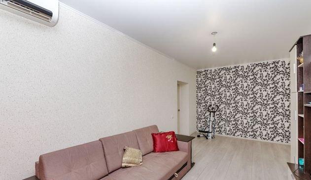 Продажа 2-комнатной квартиры, Краснодар, улица имени Сергея Есенина,  104