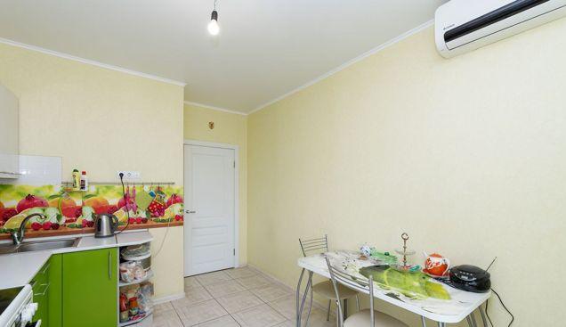 Продажа 2-комнатной квартиры, Краснодар, улица имени Сергея Есенина,  104