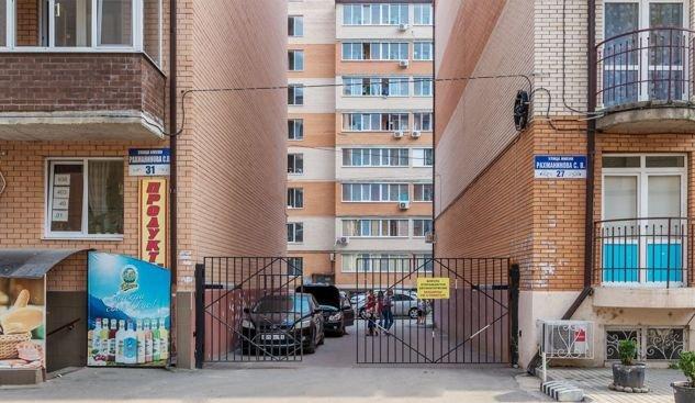 Продажа 2-комнатной квартиры, Краснодар, улица имени Сергея Есенина,  104