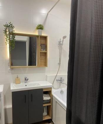 Продажа 2-комнатной квартиры, Краснодар, Домбайская улица,  61