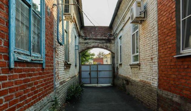 Продажа 2-комнатной квартиры, Краснодар, улица Горького,  57