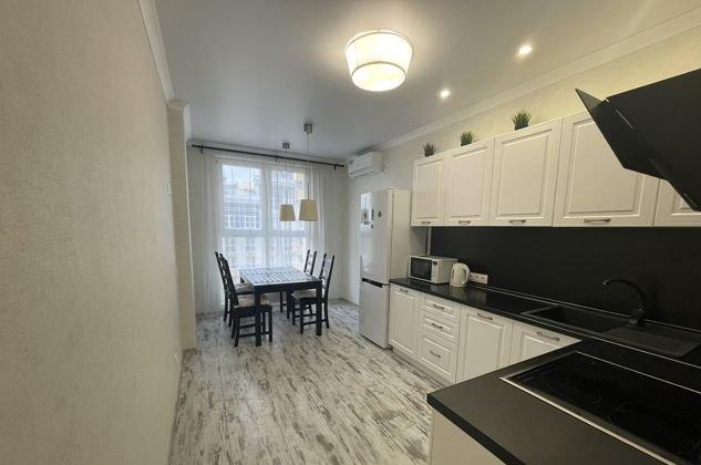 Продажа 1-комнатной квартиры, Краснодар, Красная улица,  176/4