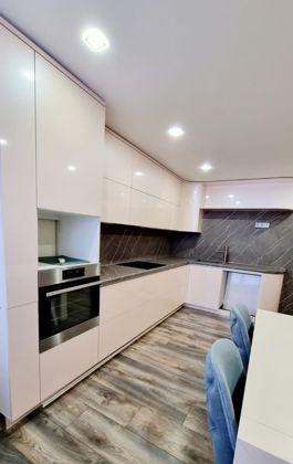 Продажа 2-комнатной квартиры, Краснодар, улица Красных Партизан,  4/3