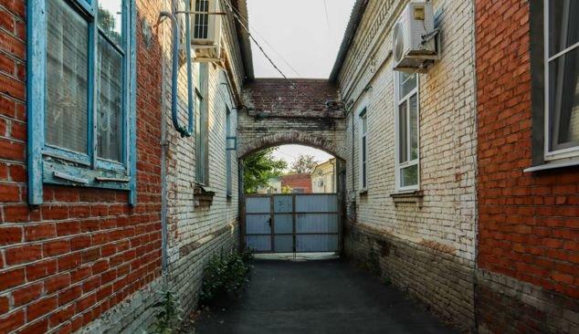 Продажа 2-комнатной квартиры, Краснодар, улица Горького,  57