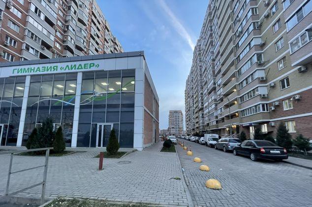 Продажа 2-комнатной квартиры, Краснодар, улица Петра Метальникова,  5к3
