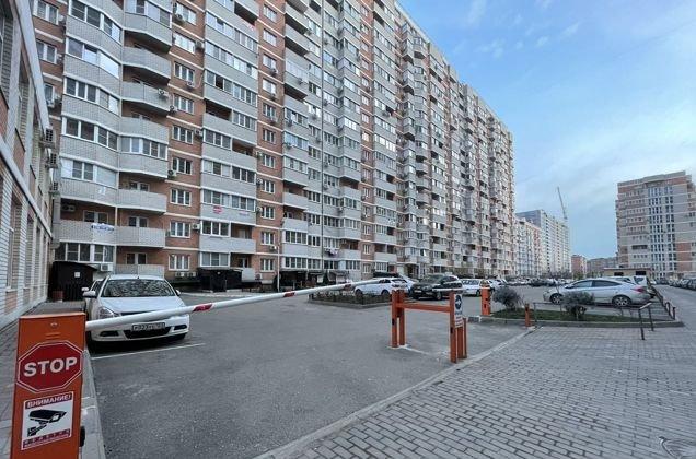 Продажа 2-комнатной квартиры, Краснодар, улица Петра Метальникова,  5к3