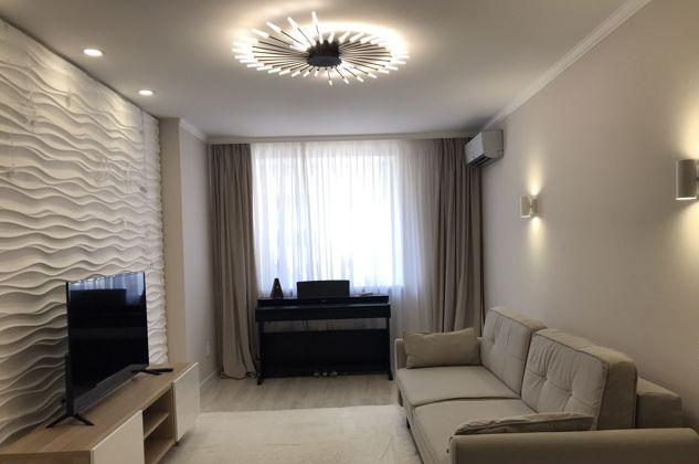 Продажа 2-комнатной квартиры, Краснодар, улица Петра Метальникова,  5к2