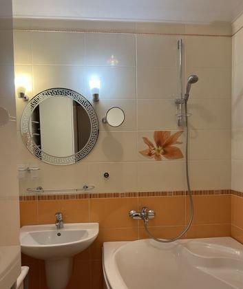 Продажа 2-комнатной квартиры, Краснодар, улица имени Калинина,  13к60