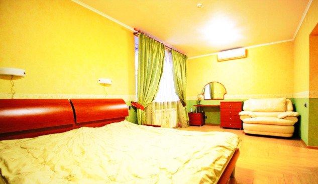 Продажа 2-комнатной квартиры, Краснодар, улица Гоголя,  32