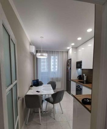 Продажа 2-комнатной квартиры, Краснодар, улица Евгении Жигуленко,  13с1