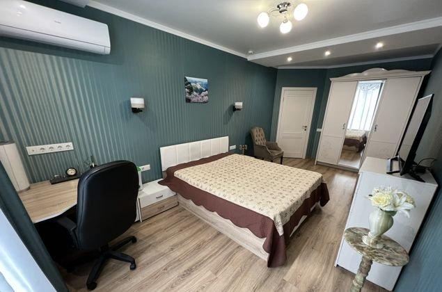 Продажа 2-комнатной квартиры, Краснодар, Красная улица,  176лит4