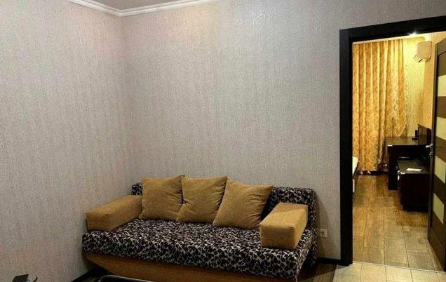 Продажа 1-комнатной квартиры, Краснодар, улица 70-летия Октября,  17