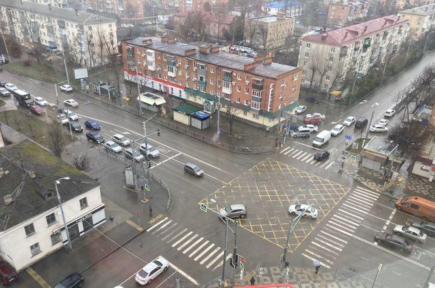 Продажа 3-комнатной квартиры, Краснодар, улица Гагарина,  232