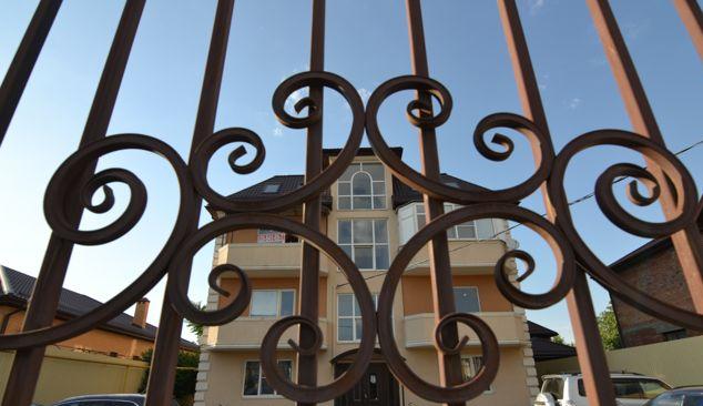 Продажа 2-комнатной квартиры, Краснодар, Арбатская улица,  16