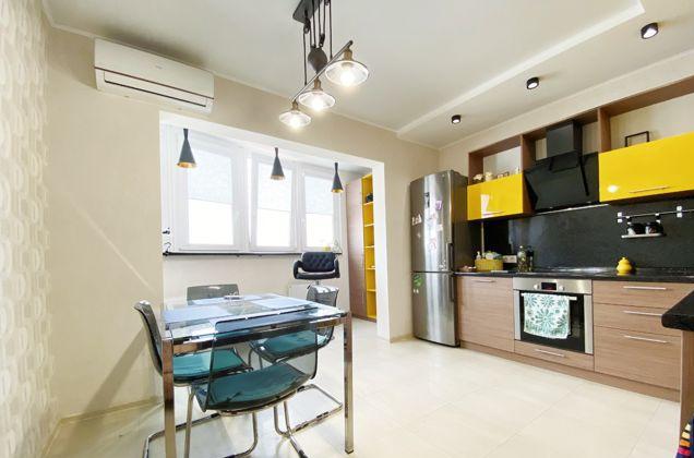 Продажа 2-комнатной квартиры, Краснодар, улица 70-летия Октября,  1